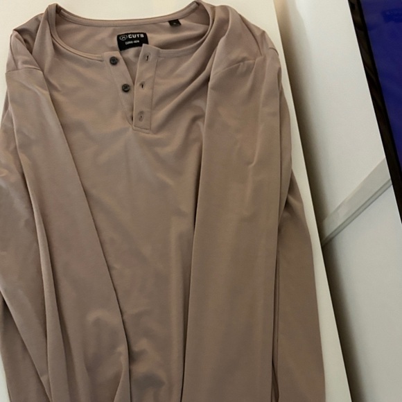 New Cuts Men's Tan Henley Shirt - Picture 3 of 4